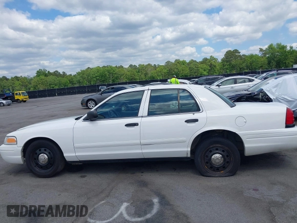 2006 Ford Police Interceptor z VIN 2FAHP71W26X166272, wystawiony jako IAAI lot #42144479 z przebiegiem 132 809 mil mil oraz . Historia ofert i sprzedaży dostępna na DreamBid. Obrazek 14.