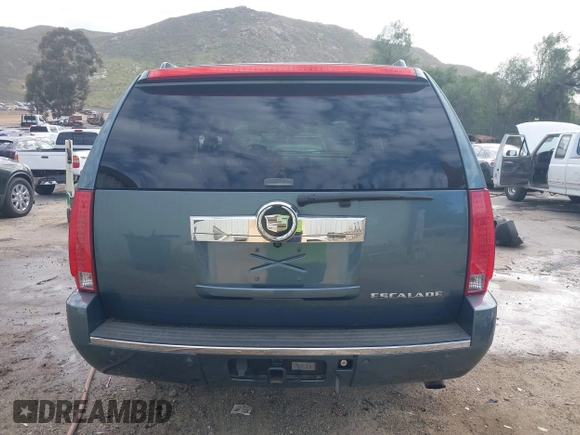2008 Cadillac Escalade ESV z VIN 1GYFK668X8R217223, wystawiony jako IAAI lot #41684575 z przebiegiem Nie podano mil oraz . Historia ofert i sprzedaży dostępna na DreamBid. Obrazek 16.