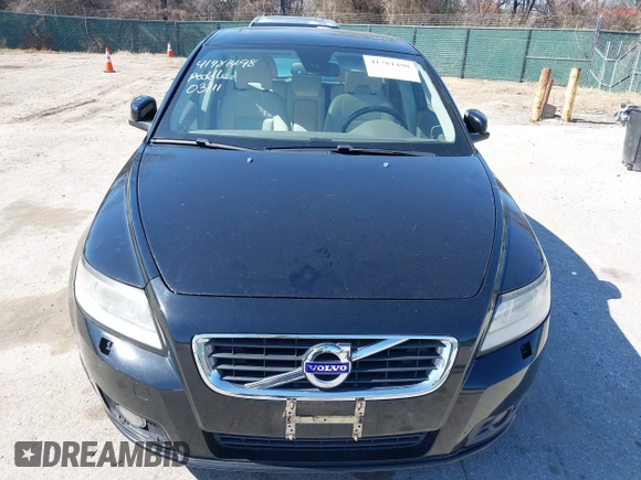 2011 Volvo V50 with VIN YV1672MW0B2612250, listed as a IAAI auction lot 41781498 with 106 mi miles. Bid and sale history available at carsss.com. Image 6.
