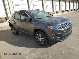 2017 Jeep Compass Latitude z VIN 3C4NJDBB7HT651763, wystawiony jako Copart lot #55028475 z przebiegiem 46 504 mil mil oraz Szkoda całkowita • Salvage title. Historia ofert i sprzedaży dostępna na DreamBid. Obrazek 4.