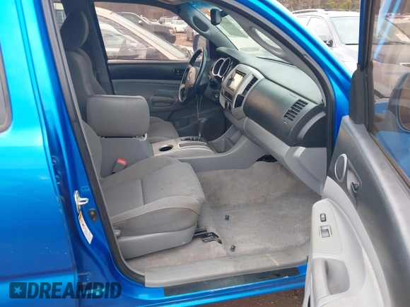 2009 Toyota Tacoma PreRunner with VIN 3TMJU62N89M086883, listed as a IAAI auction lot 41451470 with 226,002 mi miles. Bid and sale history available at carsss.com. Image 5.