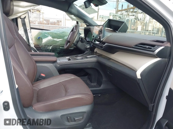 2024 Toyota Sienna Platinum z VIN 5TDESKFC4RS119032, wystawiony jako IAAI lot #41068384 z przebiegiem 10 497 mil mil oraz . Historia ofert i sprzedaży dostępna na DreamBid. Obrazek 5.
