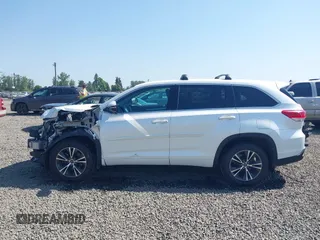 2018 Toyota Highlander LE с VIN 5TDBZRFH4JS907963, выставлен на аукционе IAAI как лот 42160263 с пробегом 42 074 миль миль и . История ставок и продаж доступна на DreamBid. Изображение 15.