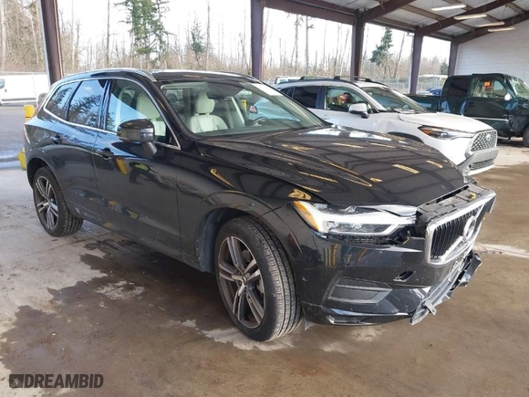 2018 Volvo XC60 Momentum with VIN LYVA22RKXJB101579, listed as a IAAI auction lot 41722082 with 33,579 mi miles. Bid and sale history available at carsss.com. Image 1.