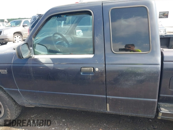 2001 Ford Ranger XL z VIN 1FTYR14U81PA01840, wystawiony jako IAAI lot #42262983 z przebiegiem 275 696 mil mil oraz . Historia ofert i sprzedaży dostępna na DreamBid. Obrazek 15.