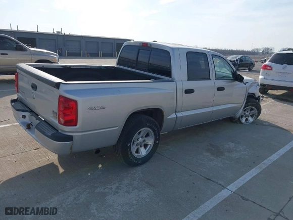 2008 Dodge Dakota SLT with VIN 1D7HW48N08S626761, listed as a IAAI auction lot 41794557 with 104195 miles. Bid and sale history available at carsss.com. Image 4.