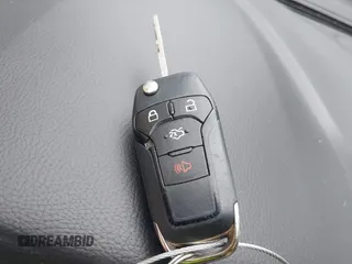 2013 Ford Fusion SE Hybrid z VIN 3FA6P0LU1DR291060, wystawiony jako IAAI lot #42731674 z przebiegiem 93 918 mil mil oraz . Historia ofert i sprzedaży dostępna na DreamBid. Obrazek 11.