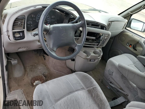 1997 Chevrolet Astro with VIN 1GNDM19W2VB127872, listed as a Copart auction lot 81620483 with 203,162 mi miles and Salvage Title. Bid and sale history available at carsss.com. Image 8.