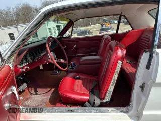1966 Ford Mustang z VIN 6R07A196382, wystawiony jako Copart lot #49233695 z przebiegiem 23 927 mil mil oraz Nie do naprawy. Historia ofert i sprzedaży dostępna na DreamBid. Obrazek 6.