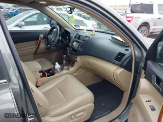 2013 Toyota Highlander Limited with VIN 5TDYK3EHXDS131968, listed as a IAAI auction lot 41610685 with 131,413 mi miles. Bid and sale history available at carsss.com. Image 5.