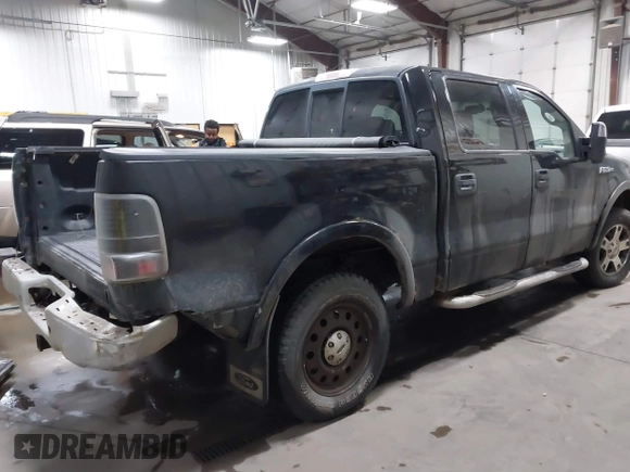 2004 Ford F-150 XLT with VIN 1FTPW14584KB43877, listed as a IAAI auction lot 41092424 with 237,990 mi miles. Bid and sale history available at carsss.com. Image 4.