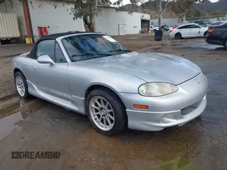 2002 Mazda MX-5 Miata Cloth z VIN JM1NB353X20223041, wystawiony jako IAAI lot #41740060 z przebiegiem 177 934 mil mil oraz . Historia ofert i sprzedaży dostępna na DreamBid. Obrazek 1.
