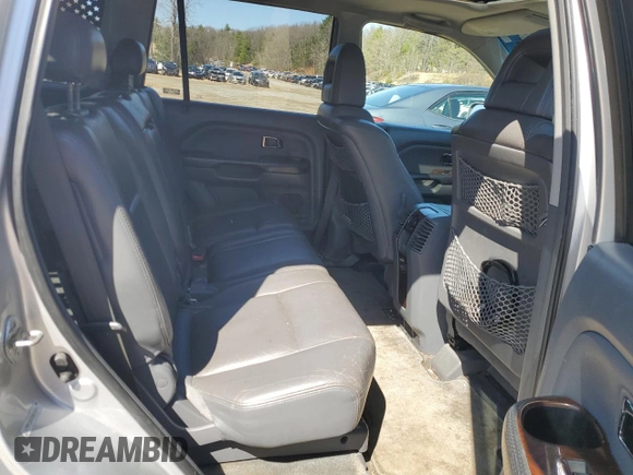 2005 Honda Pilot EX-L z VIN 5FNYF18595B055806, wystawiony jako Copart lot #52372625 z przebiegiem 180 886 mil mil oraz Czysty tytuł • Clean title. Historia ofert i sprzedaży dostępna na DreamBid. Obrazek 11.