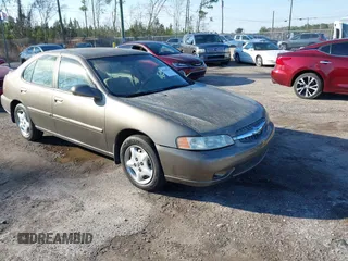 2000 Nissan Altima XE with VIN 1N4DL01D8YC235627, listed as a IAAI auction lot 41662564 with 79,409 mi miles. Bid and sale history available at carsss.com. Image 1.