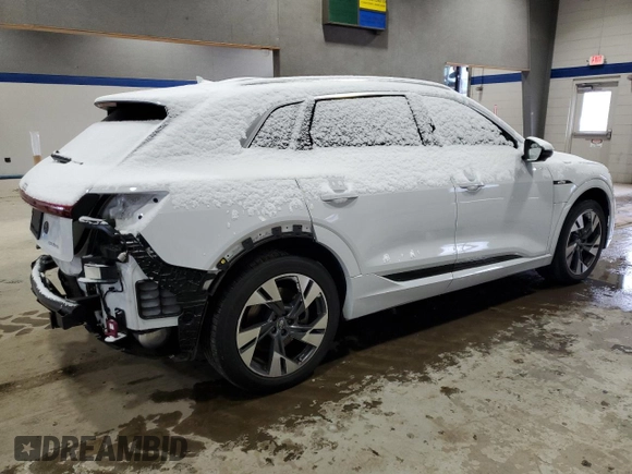 2021 Audi e-tron Premium Plus с VIN WA1LAAGE9MB003971, выставлен на аукционе Copart как лот 45421695 с пробегом 19 940 миль миль и Списание • Salvage title. История ставок и продаж доступна на DreamBid. Изображение 3.