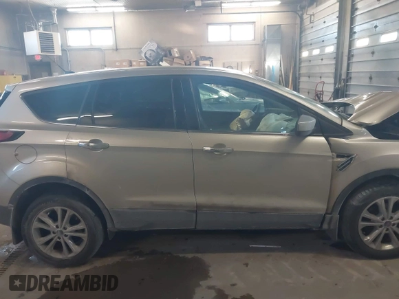 2017 Ford Escape SE z VIN 1FMCU0GD0HUC93439, wystawiony jako IAAI lot #41447523 z przebiegiem 94 776 mil mil oraz . Historia ofert i sprzedaży dostępna na DreamBid. Obrazek 13.