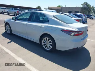 2024 Toyota Camry LE z VIN 4T1C11AK3RU214854, wystawiony jako IAAI lot #42143146 z przebiegiem 50 344 mil mil oraz . Historia ofert i sprzedaży dostępna na DreamBid. Obrazek 3.
