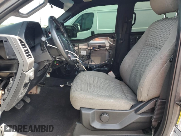 2018 Ford F-150 XL с VIN 1FTEW1C50JKF19590, выставлен на аукционе Copart как лот 61904845 с пробегом 41 038 миль миль и Списание • Salvage title. История ставок и продаж доступна на DreamBid. Изображение 7.