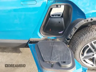 2025 Rivian R1T Adventure z VIN 7FCTGBAA9SN035986, wystawiony jako IAAI lot #41510257 z przebiegiem 2 102 mil mil oraz . Historia ofert i sprzedaży dostępna na DreamBid. Obrazek 20.