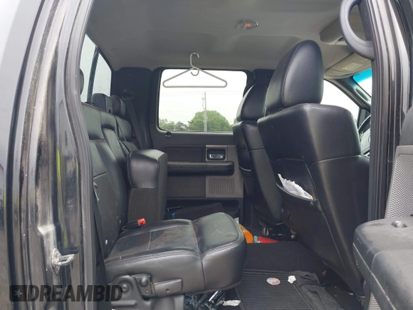 2006 Ford F-150 XLT z VIN 1FTPW14V06FB66713, wystawiony jako IAAI lot #42476916 z przebiegiem 155 509 mil mil oraz . Historia ofert i sprzedaży dostępna na DreamBid. Obrazek 8.