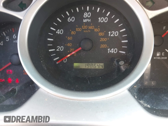 2004 Toyota Highlander z VIN JTEGP21AX40015121, wystawiony jako IAAI lot #41994943 z przebiegiem 198 644 mil mil oraz . Historia ofert i sprzedaży dostępna na DreamBid. Obrazek 7.
