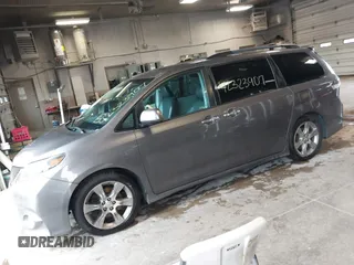 2013 Toyota Sienna SE с VIN 5TDXK3DC4DS355030, выставлен на аукционе IAAI как лот 42323907 с пробегом 190 836 миль миль и . История ставок и продаж доступна на DreamBid. Изображение 17.