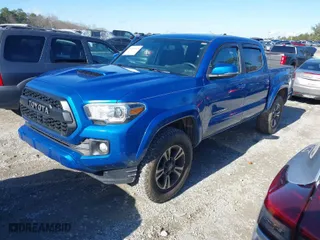 2017 Toyota Tacoma SR5 with VIN 5TFCZ5AN5HX120986, listed as a IAAI auction lot 41230963 with 93,258 mi miles. Bid and sale history available at carsss.com. Image 2.