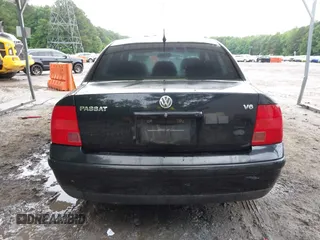 1999 Volkswagen Passat GL z VIN WVWMD63B2XE351611, wystawiony jako IAAI lot #42308007 z przebiegiem 180 893 mil mil oraz . Historia ofert i sprzedaży dostępna na DreamBid. Obrazek 16.