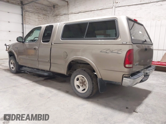 2001 Ford F-150 XL z VIN 1FTRX18W91NB49304, wystawiony jako IAAI lot #42316935 z przebiegiem 258 410 mil mil oraz . Historia ofert i sprzedaży dostępna na DreamBid. Obrazek 3.