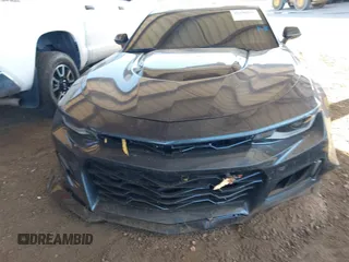 2023 Chevrolet Camaro ZL1 z VIN 1G1FK1R6XP0105522, wystawiony jako IAAI lot #42100363 z przebiegiem 8771 mil mil oraz . Historia ofert i sprzedaży dostępna na DreamBid. Obrazek 12.