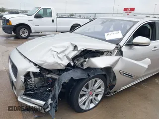 2017 Jaguar XF 35t Premium with VIN SAJBD4BV4HCY27802, listed as a IAAI auction lot 41076758 with 106,298 mi miles. Bid and sale history available at carsss.com. Image 6.