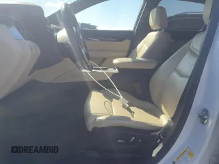 2019 Cadillac XT5 Premium Luxury AWD z VIN 1GYKNFRS5KZ252885, wystawiony jako Copart lot #49729865 z przebiegiem 54 593 mil mil oraz Szkoda całkowita • Salvage title. Historia ofert i sprzedaży dostępna na DreamBid. Obrazek 7.