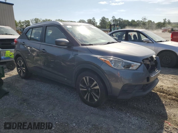 2019 Nissan Kicks S z VIN 3N1CP5CU5KL528386, wystawiony jako Copart lot #60146515 z przebiegiem 139 169 mil mil oraz Czysty tytuł • Clean title. Historia ofert i sprzedaży dostępna na DreamBid. Obrazek 4.