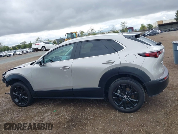 2024 Mazda CX-30 S Select Sport z VIN 3MVDMBBM3RM664352, wystawiony jako IAAI lot #42190340 z przebiegiem 10 068 mil mil oraz . Historia ofert i sprzedaży dostępna na DreamBid. Obrazek 15.