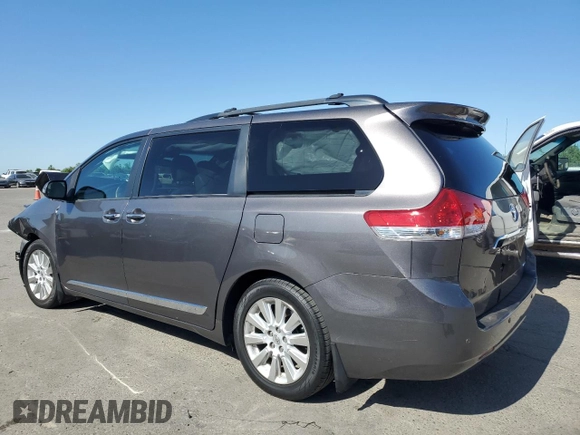 2014 Toyota Sienna XLE z VIN 5TDYK3DC7ES452163, wystawiony jako Copart lot #57534605 z przebiegiem 174 794 mil mil oraz Szkoda całkowita • Salvage title. Historia ofert i sprzedaży dostępna na DreamBid. Obrazek 2.