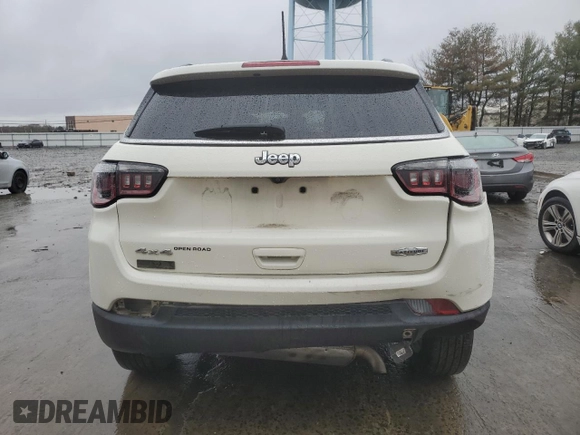 2018 Jeep Compass Latitude z VIN 3C4NJDBB0JT325888, wystawiony jako Copart lot #52000365 z przebiegiem 38 922 mil mil oraz Szkoda całkowita • Salvage title. Historia ofert i sprzedaży dostępna na DreamBid. Obrazek 6.