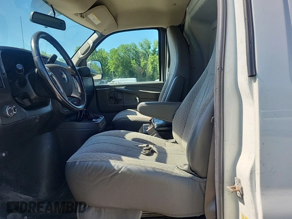 2015 Chevrolet Express Cargo with VIN 1GCWGFCF2F1163079, listed as a IAAI auction lot 42832363 with 183,774 mi miles and . Bid and sale history available at DreamBid. Image 4.