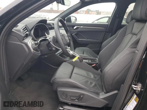 2024 Audi Q3 S line Premium z VIN WA1DECF32R1129879, wystawiony jako Copart lot #54571365 z przebiegiem 6 842 mil mil oraz Szkoda całkowita • Salvage title. Historia ofert i sprzedaży dostępna na DreamBid. Obrazek 7.