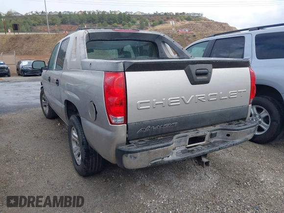 2005 Chevrolet Avalanche LS with VIN 3GNEC12Z05G163675, listed as a IAAI auction lot 41461801 with 430,784 mi miles and . Bid and sale history available at DreamBid. Image 3.