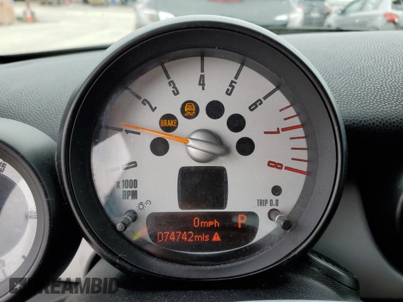 2014 MINI Convertible z VIN WMWZN3C57ET570016, wystawiony jako Copart lot #54565815 z przebiegiem 74 742 mil mil oraz Szkoda całkowita • Salvage title. Historia ofert i sprzedaży dostępna na DreamBid. Obrazek 9.