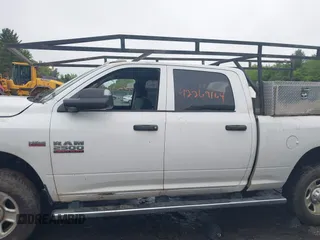 2015 Ram 2500 Tradesman z VIN 3C6UR5CJXFG500994, wystawiony jako IAAI lot #42269164 z przebiegiem 154 666 mil mil oraz . Historia ofert i sprzedaży dostępna na DreamBid. Obrazek 14.