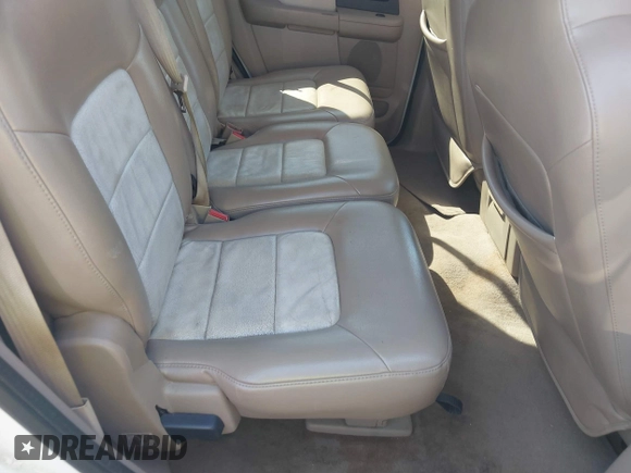 2004 Ford Expedition Eddie Bauer with VIN 1FMPU17L64LB55970, listed as a IAAI auction lot 41883203 with 319,583 mi miles. Bid and sale history available at carsss.com. Image 8.