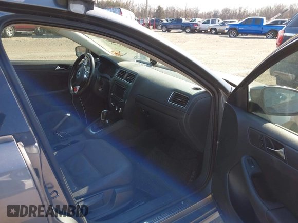 2011 Volkswagen Jetta SE с VIN 3VWDZ7AJ4BM080178, выставлен на аукционе IAAI как лот 41772185 с пробегом 140 897 миль миль и . История ставок и продаж доступна на DreamBid. Изображение 5.
