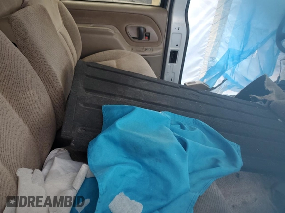 1999 GMC Suburban z VIN 3GKFK16R0XG524193, wystawiony jako Copart lot #49688315 z przebiegiem Nie podano mil oraz Nie do naprawy • Non repairable. Historia ofert i sprzedaży dostępna na DreamBid. Obrazek 11.