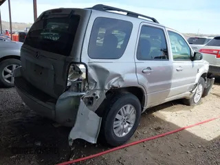 2006 Mercury Mariner Convenience with VIN 4M2YU56Z86KJ12563, listed as a IAAI auction lot 41817401 with 152,156 mi miles and . Bid and sale history available at DreamBid. Image 4.
