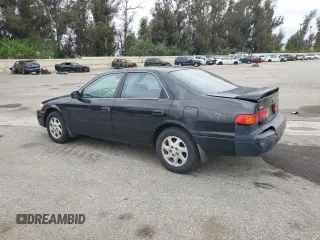 2000 Toyota Camry LE z VIN 4T1BF22K9YU949936, wystawiony jako Copart lot #54782815 z przebiegiem 239 139 mil mil oraz Szkoda całkowita • Salvage title. Historia ofert i sprzedaży dostępna na DreamBid. Obrazek 2.