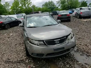 2010 Kia Forte EX z VIN KNAFU4A2XA5250756, wystawiony jako Copart lot #58743405 z przebiegiem 204 266 mil mil oraz Szkoda całkowita • Salvage title. Historia ofert i sprzedaży dostępna na DreamBid. Obrazek 13.