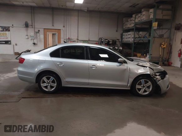 2014 Volkswagen Jetta TDI w/Premium with VIN 3VW3L7AJ6EM379401, listed as a IAAI auction lot 42086326 with 89,870 mi miles and . Bid and sale history available at DreamBid. Image 13.