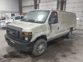 2008 Ford Econoline Cargo Commercial z VIN 1FTNS24W88DA19698, wystawiony jako IAAI lot #42537120 z przebiegiem 148 476 mil mil oraz . Historia ofert i sprzedaży dostępna na DreamBid. Obrazek 2.