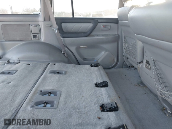 2005 Toyota Land Cruiser z VIN JTEHT05J952078683, wystawiony jako IAAI lot #41769150 z przebiegiem 299 737 mil mil oraz . Historia ofert i sprzedaży dostępna na DreamBid. Obrazek 8.